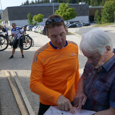 004 Stefan bespricht mit Peter die Tagesroute